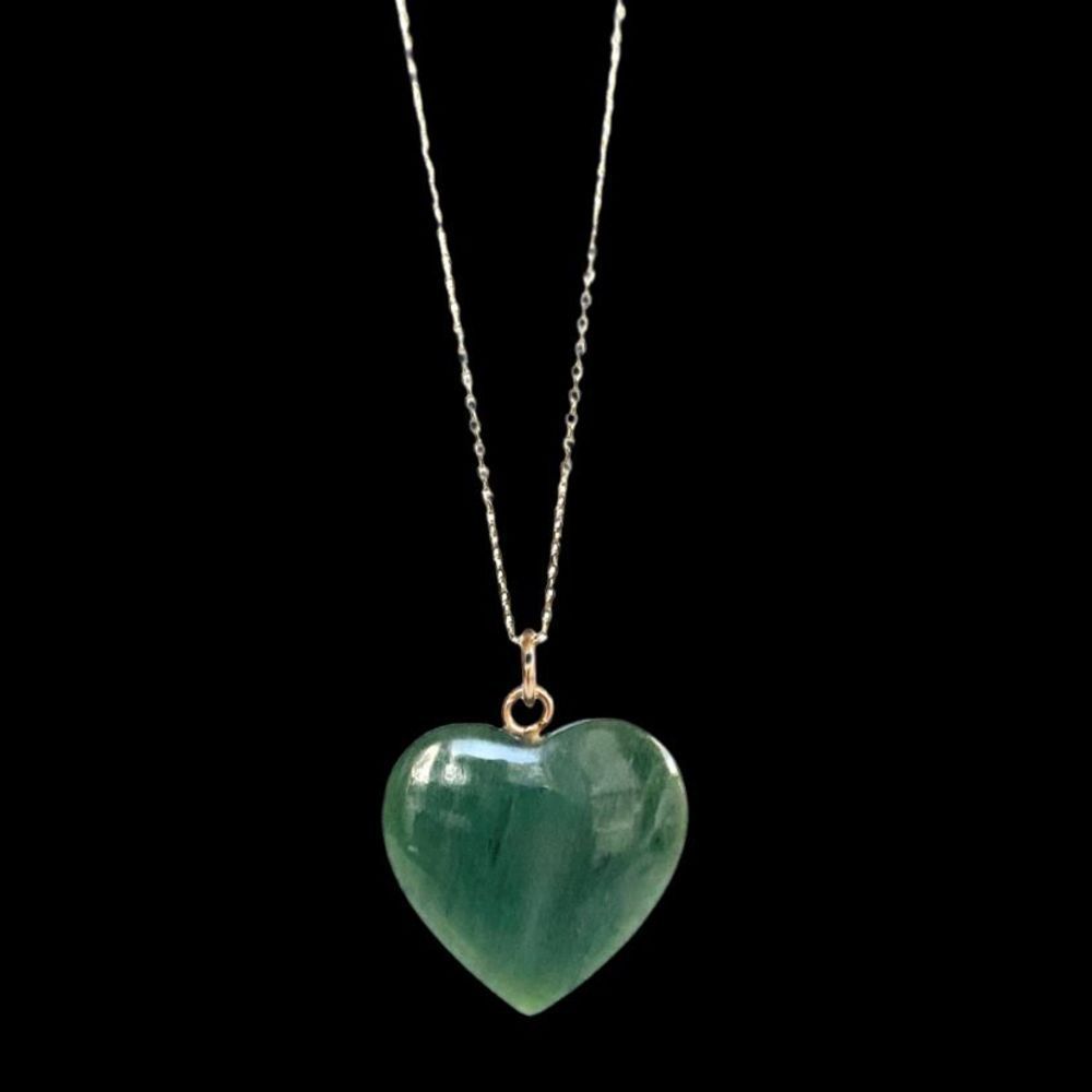 Stunning 30ct Jade Heart Pendant - Picture 3 of 8
